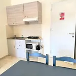 Domenica מלון דירות העיירה רתימנו